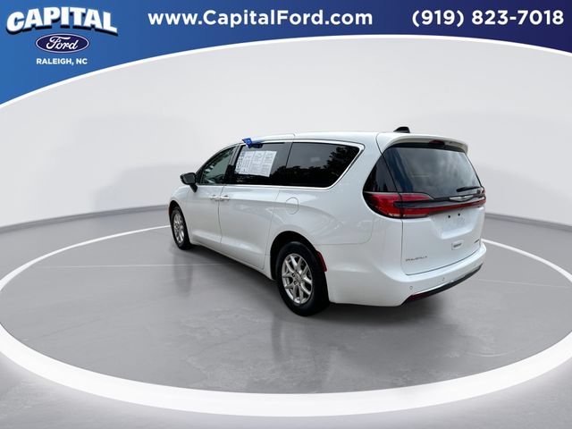 Used 2024 Chrysler Pacifica Touring-L FWD image 6
