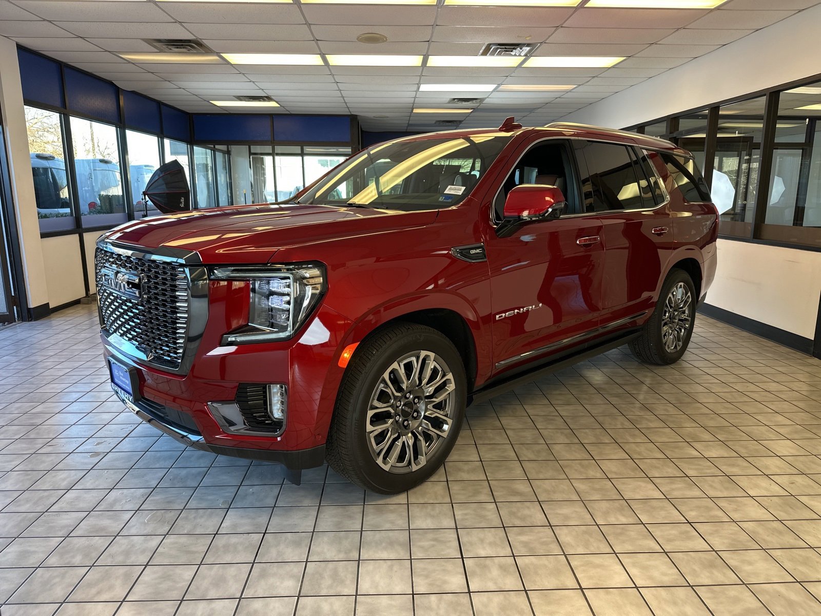 Used 2024 GMC Yukon Denali Ultimate w/ LPO, Floor Liner Package image 5