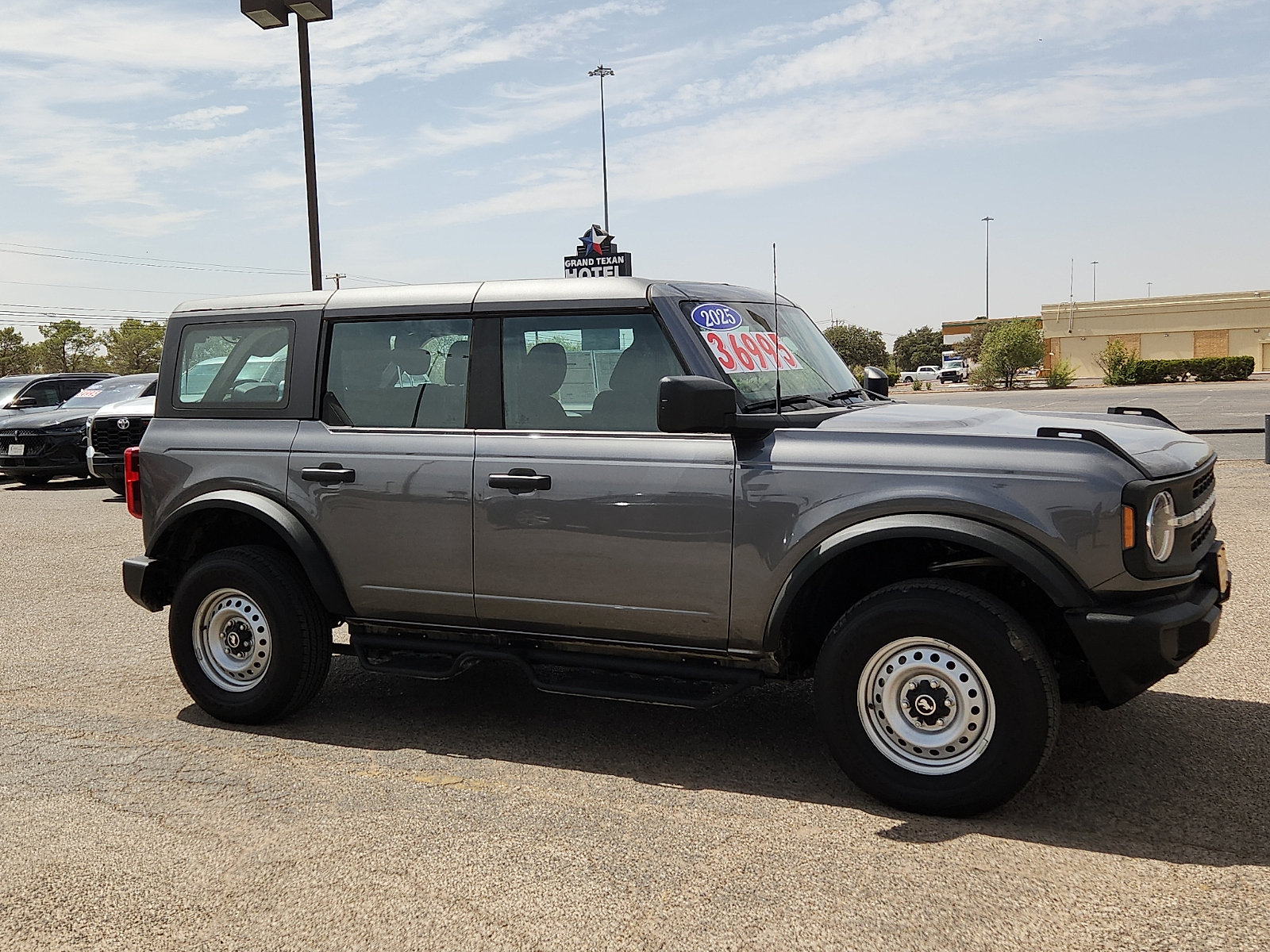 Certified 2025 Ford Bronco 4-Door AWD/4WD image 8