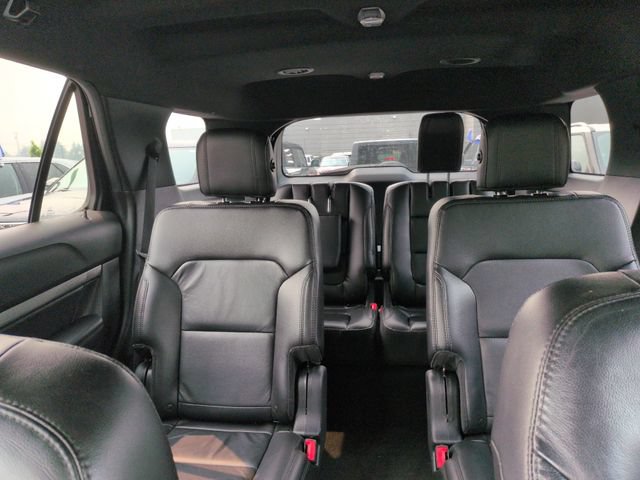 Certified 2018 Ford Explorer XLT w/ Equipment Group 202A AWD/4WD image 46
