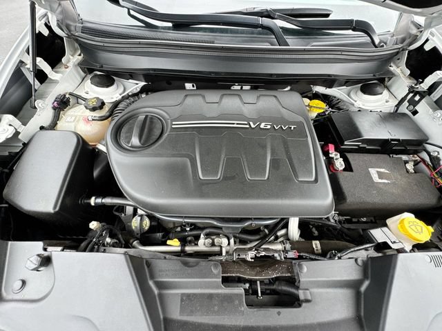 Used 2017 Jeep Cherokee Trailhawk AWD/4WD image 27