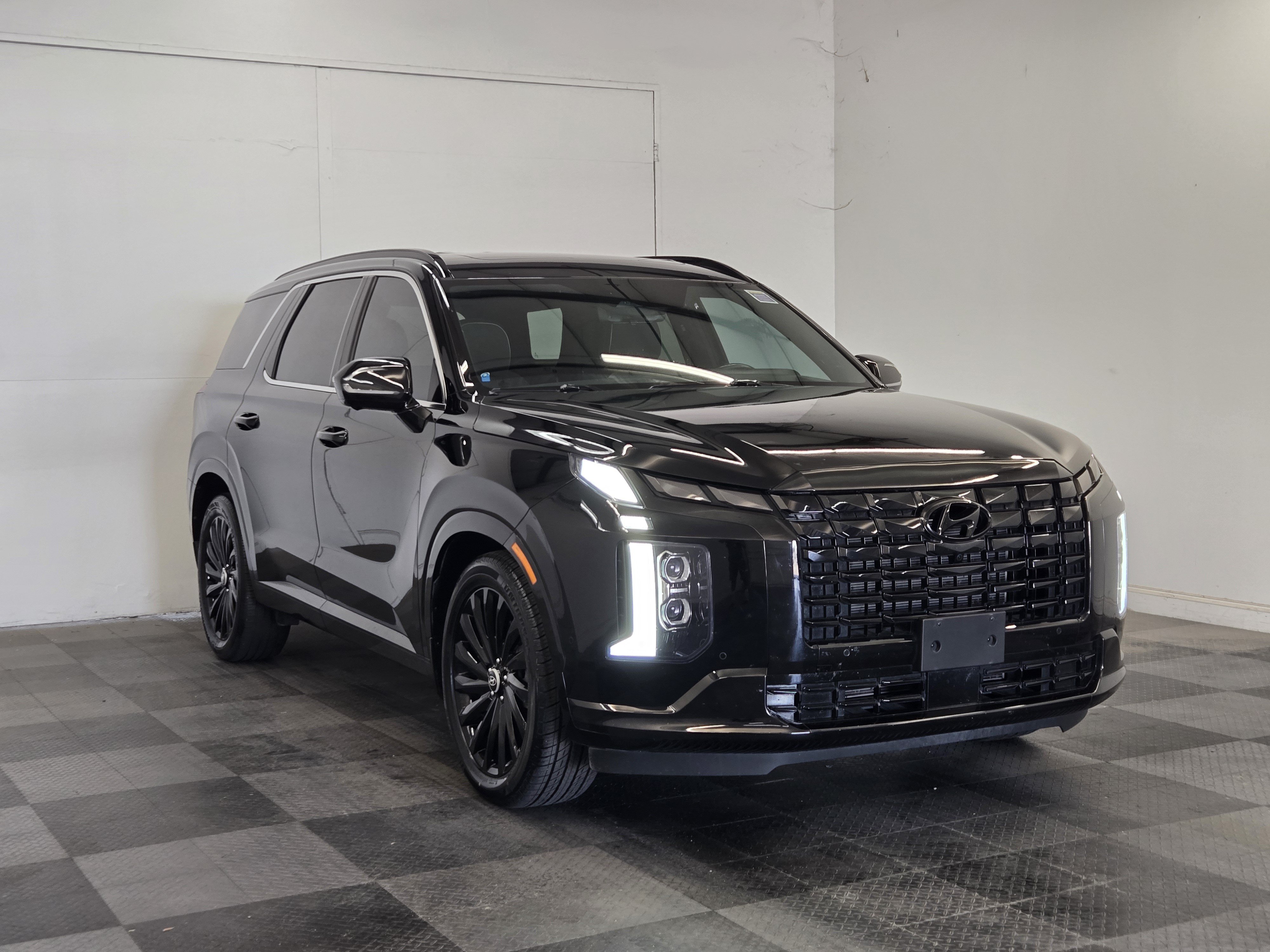 Used 2024 Hyundai Palisade Calligraphy AWD/4WD image 2