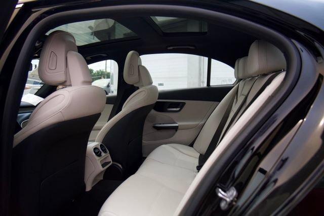 Used 2025 Mercedes-Benz C 300 4MATIC Sedan image 30