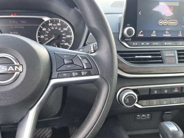 Used 2025 Nissan Altima 2.5 SV FWD image 25