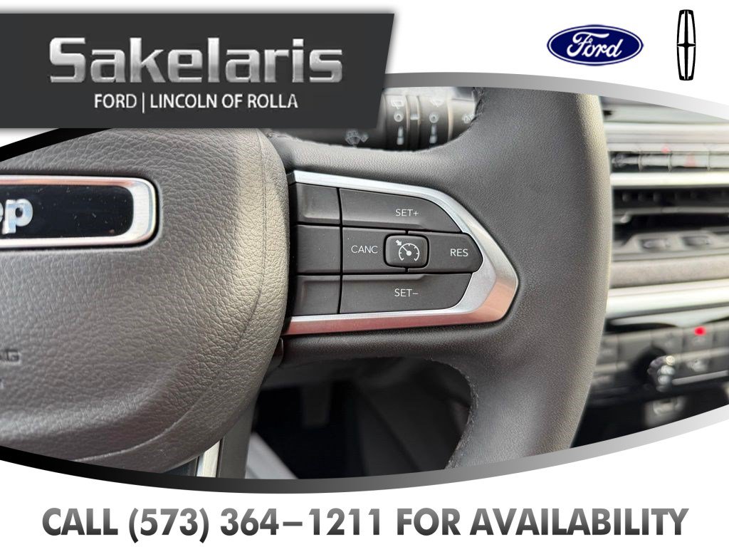 Used 2025 Jeep Compass Latitude AWD/4WD image 17
