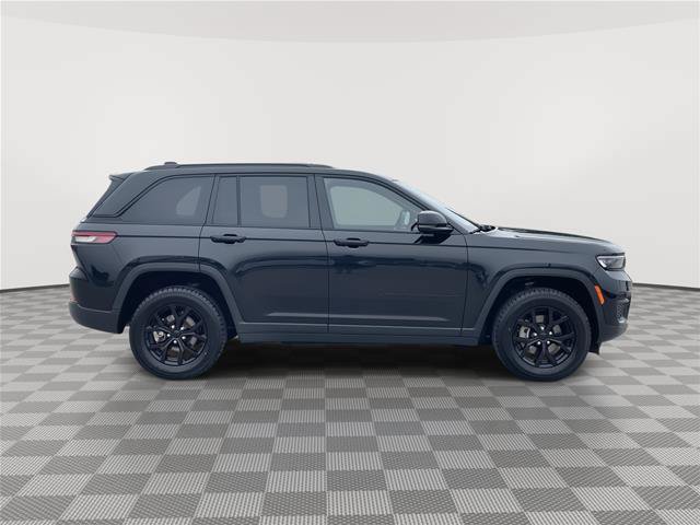 Used 2024 Jeep Grand Cherokee Altitude AWD/4WD image 6