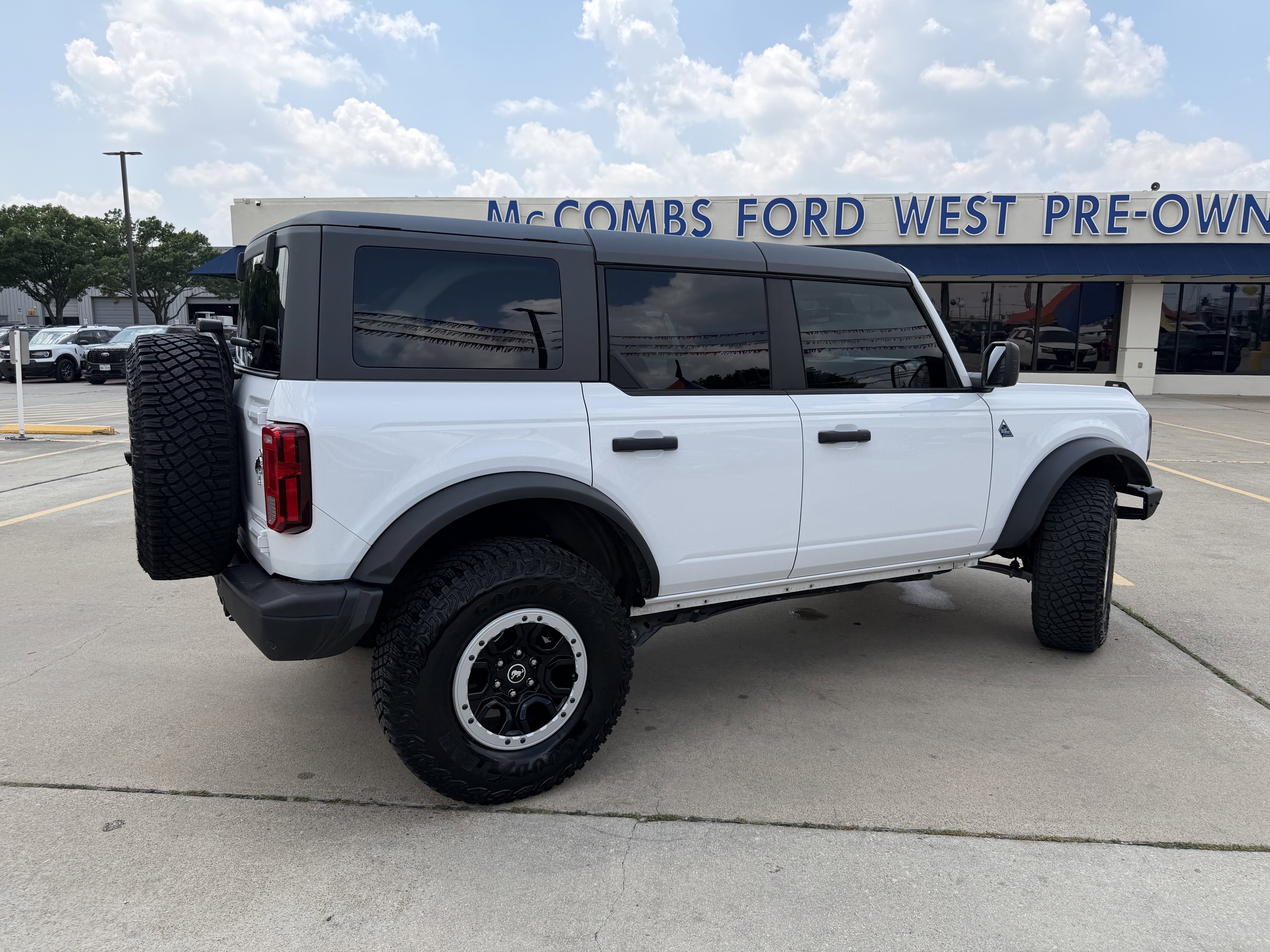 Certified 2024 Ford Bronco Black Diamond w/ Sasquatch Package AWD/4WD image 5