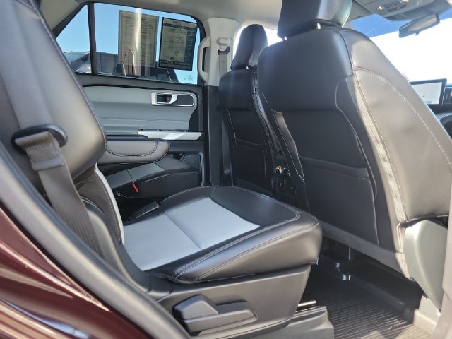 Certified 2022 Ford Explorer XLT w/ Equipment Group 202A RWD image 25