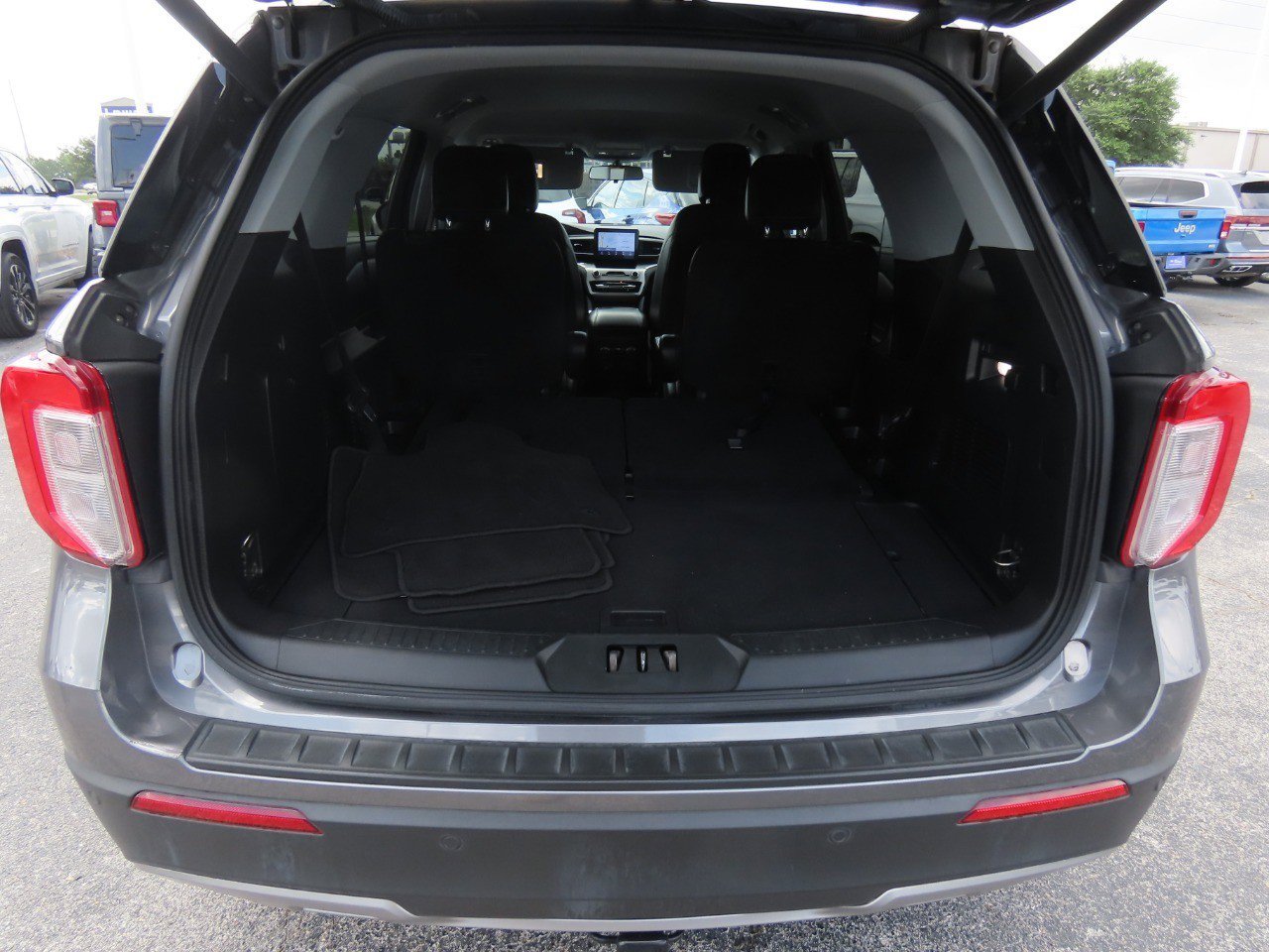 Certified 2022 Ford Explorer XLT w/ Equipment Group 202A RWD image 14