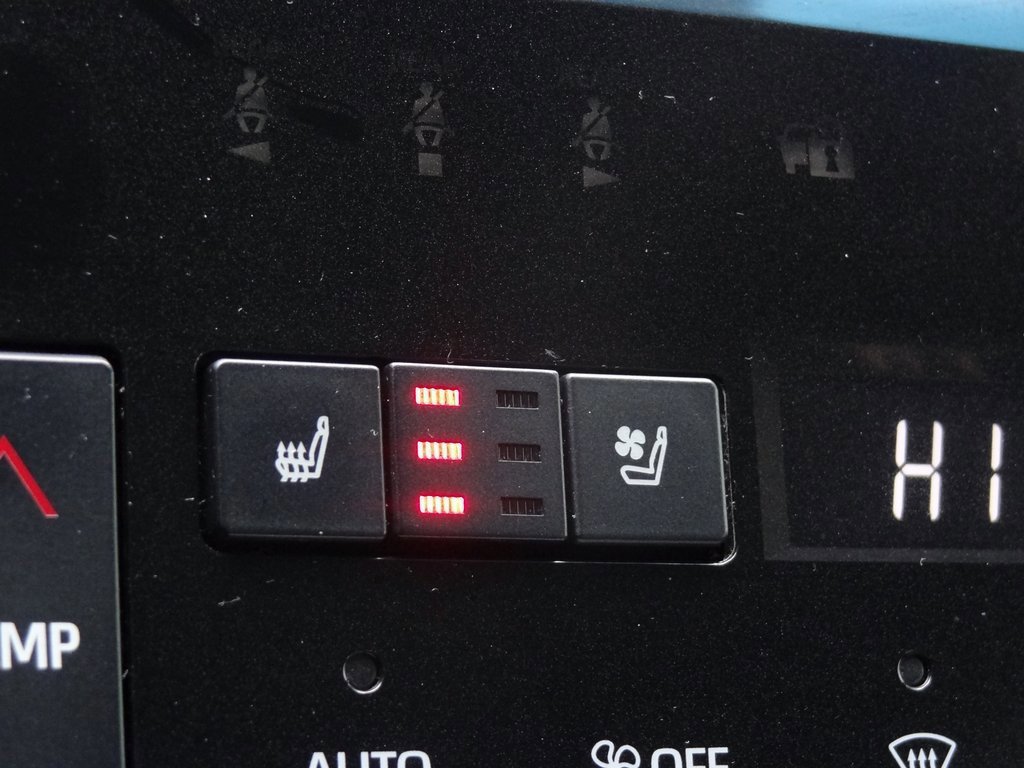 Used 2019 Toyota Avalon Limited image 38