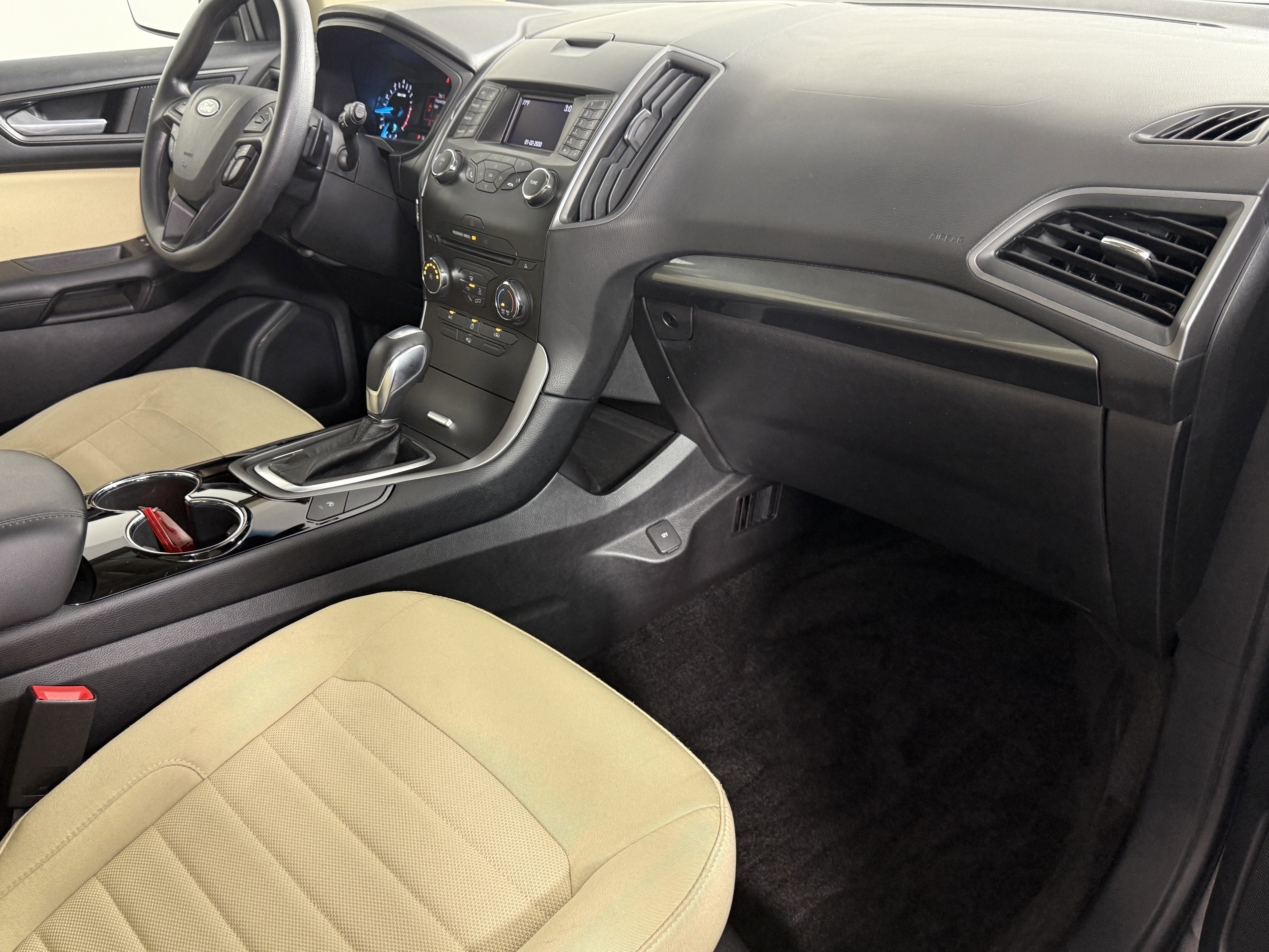 Certified 2018 Ford Edge SE image 9