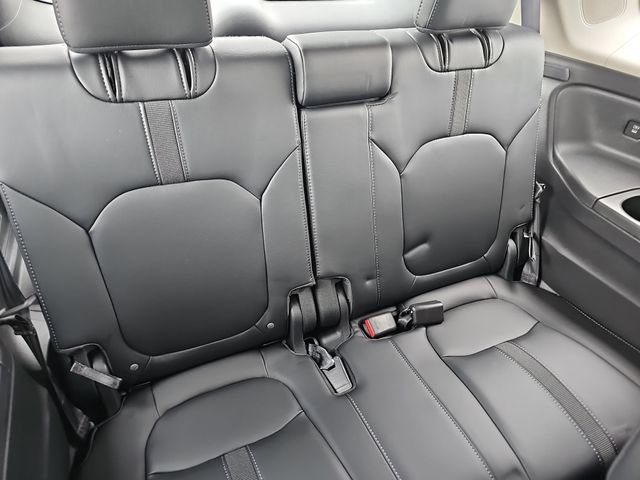 Used 2025 Honda Pilot Touring image 12