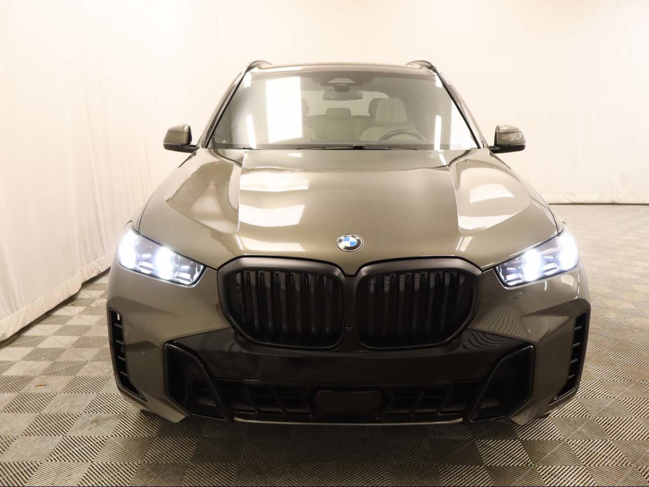 Used 2024 BMW X5 xDrive40i w/ M Sport Package image 4