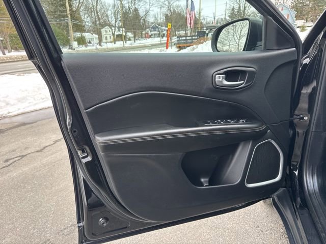 Used 2018 Jeep Compass Sport w/ Tech Group FWD image 15