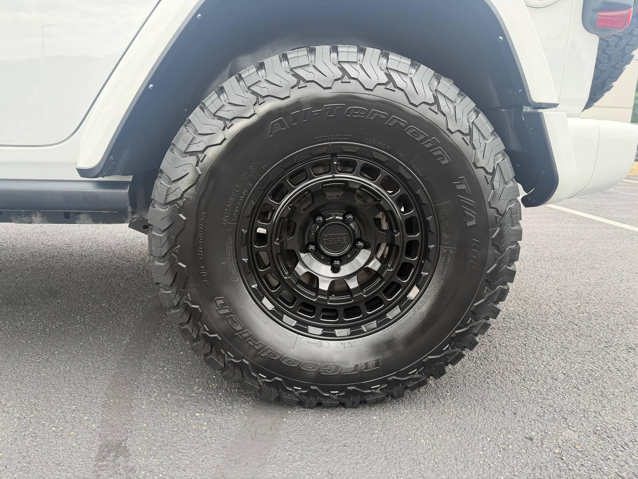 Used 2021 Jeep Wrangler Unlimited Sahara AWD/4WD image 9