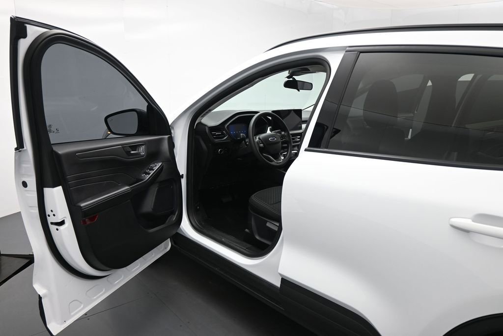Certified 2025 Ford Escape Active w/ Tech Pack #1 FWD image 8