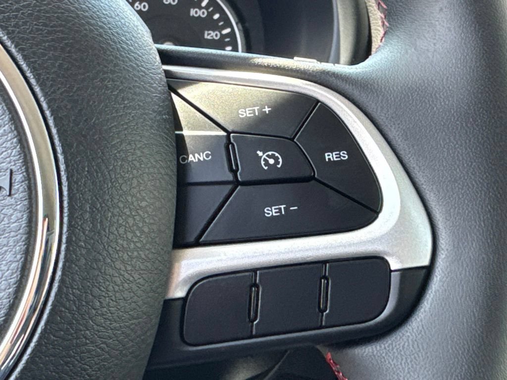 Used 2023 Jeep Renegade Trailhawk AWD/4WD image 32