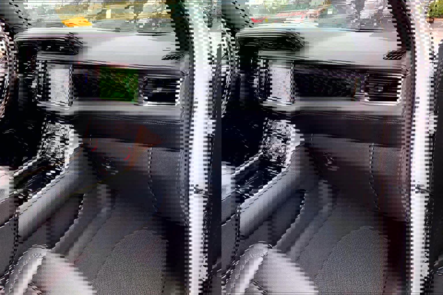 Used 2024 GMC Yukon XL Denali image 17