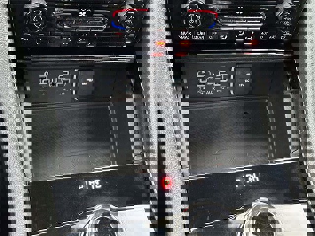 Used 2023 Jeep Grand Cherokee Altitude image 12