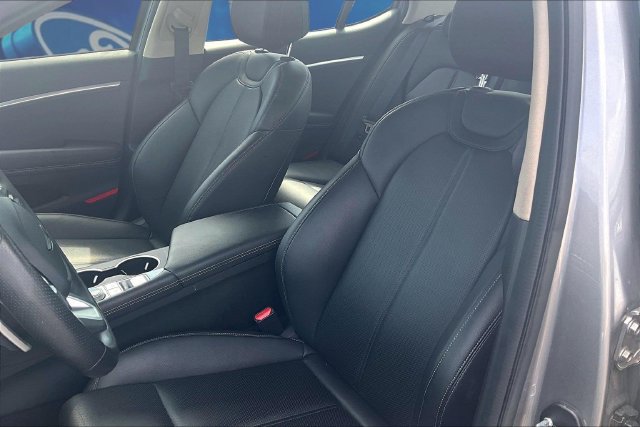 Used 2025 Genesis G70 2.5T RWD image 22