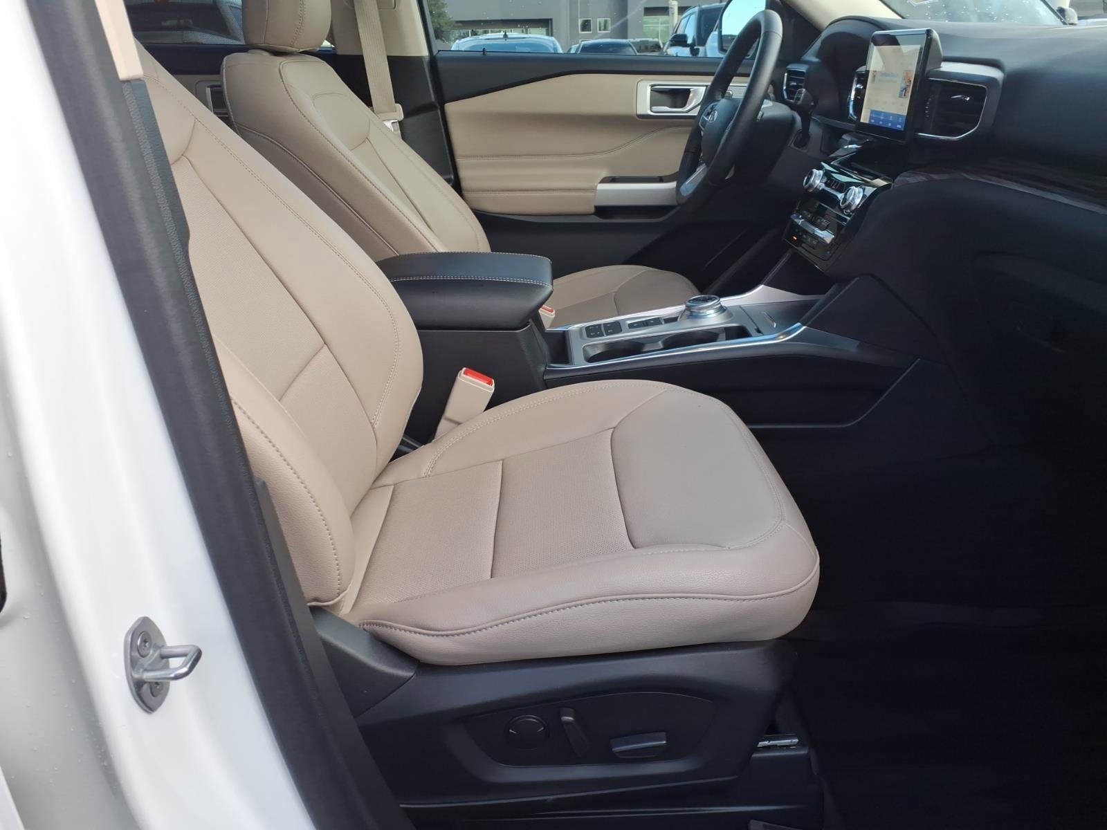 Certified 2024 Ford Explorer Limited w/ Equipment Group 301A image 11