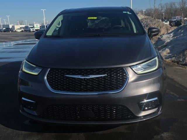 Used 2023 Chrysler Pacifica Touring-L image 7