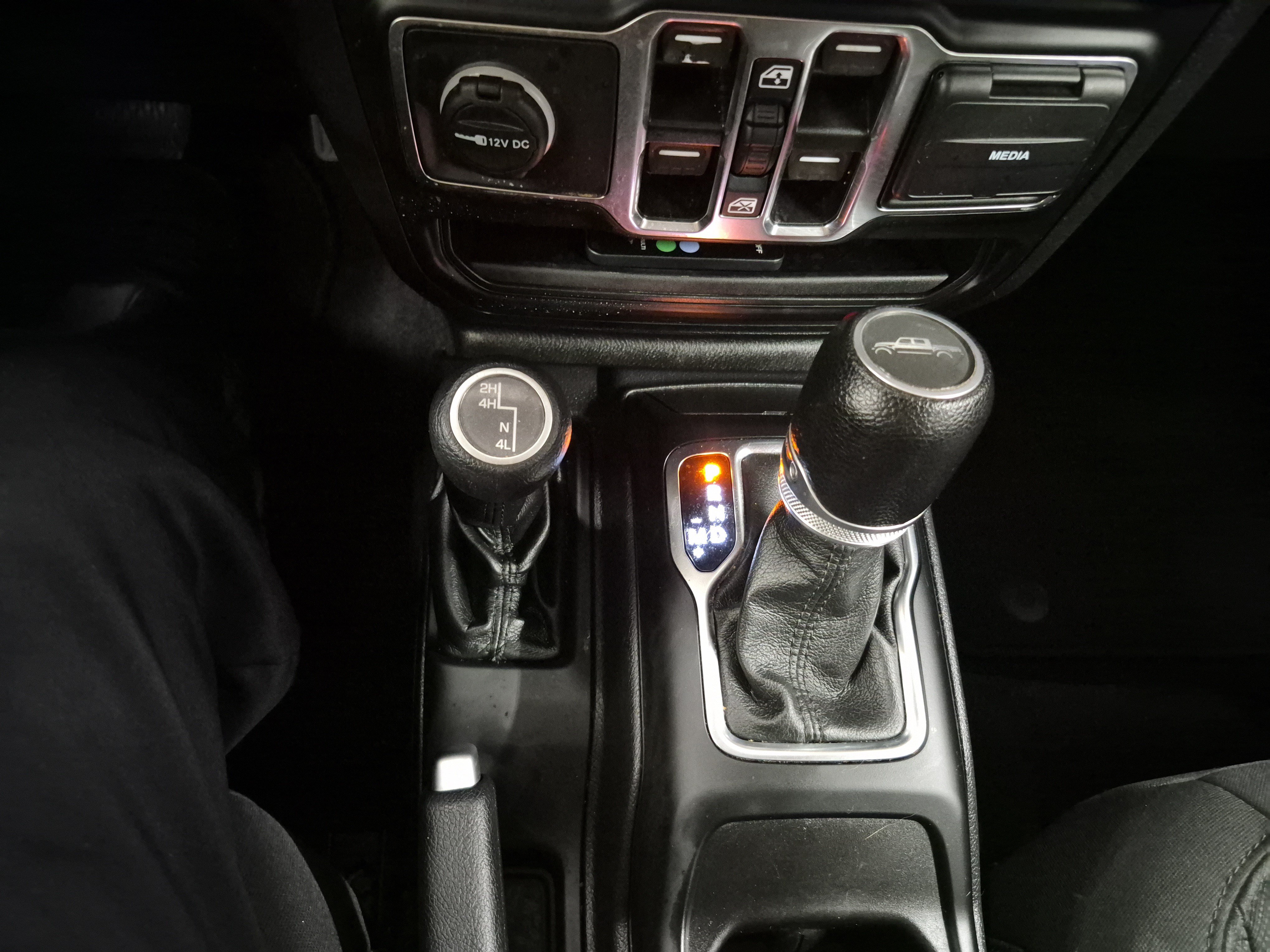 Used 2022 Jeep Gladiator Sport AWD/4WD image 29