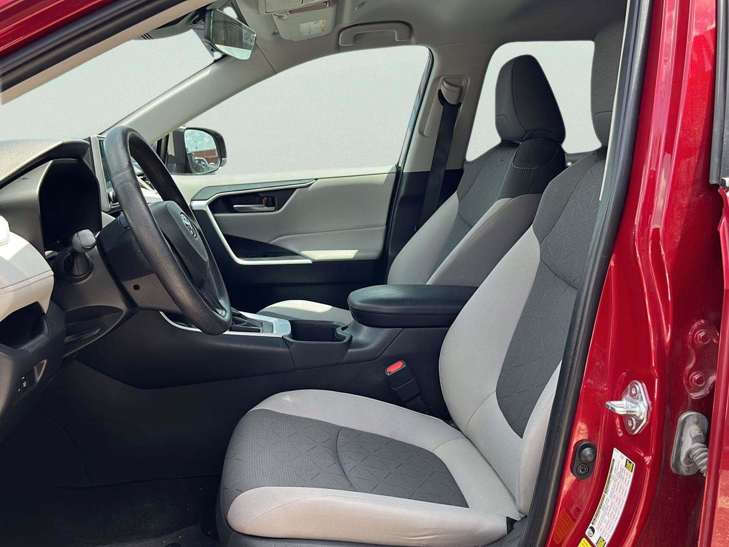 Used 2025 Toyota RAV4 XLE FWD image 10