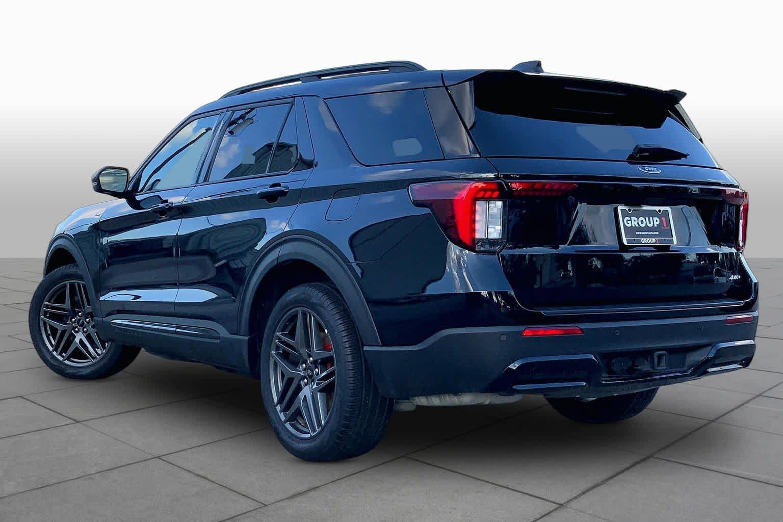 Certified 2025 Ford Explorer ST-Line w/ ST-Line Street Pack AWD/4WD image 12