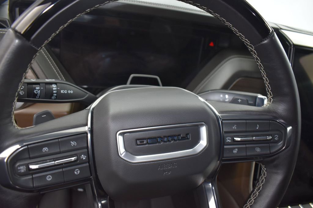 Used 2025 GMC Yukon XL Denali Ultimate AWD/4WD image 12