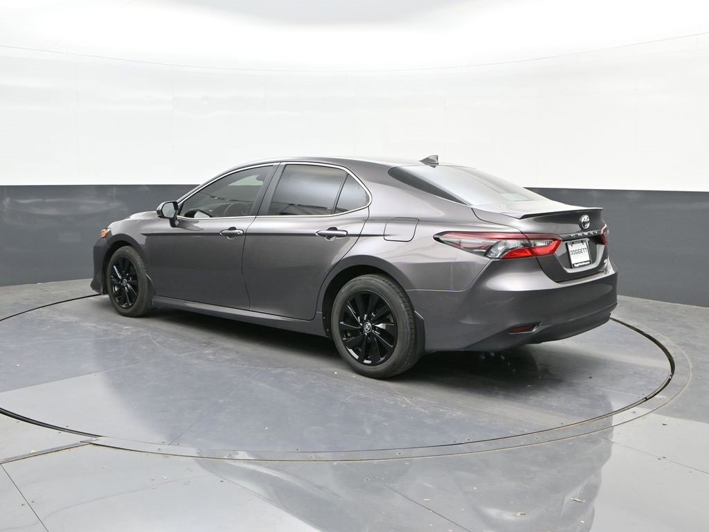 Used 2022 Toyota Camry LE image 5
