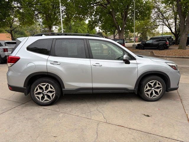 Used 2019 Subaru Forester Premium AWD/4WD image 5