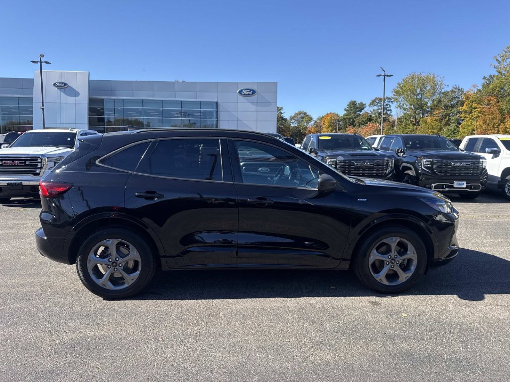 Certified 2023 Ford Escape ST-Line AWD/4WD image 9