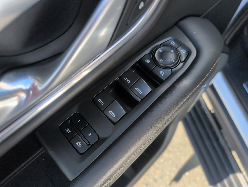 Used 2022 GMC Yukon AT4 AWD/4WD image 21