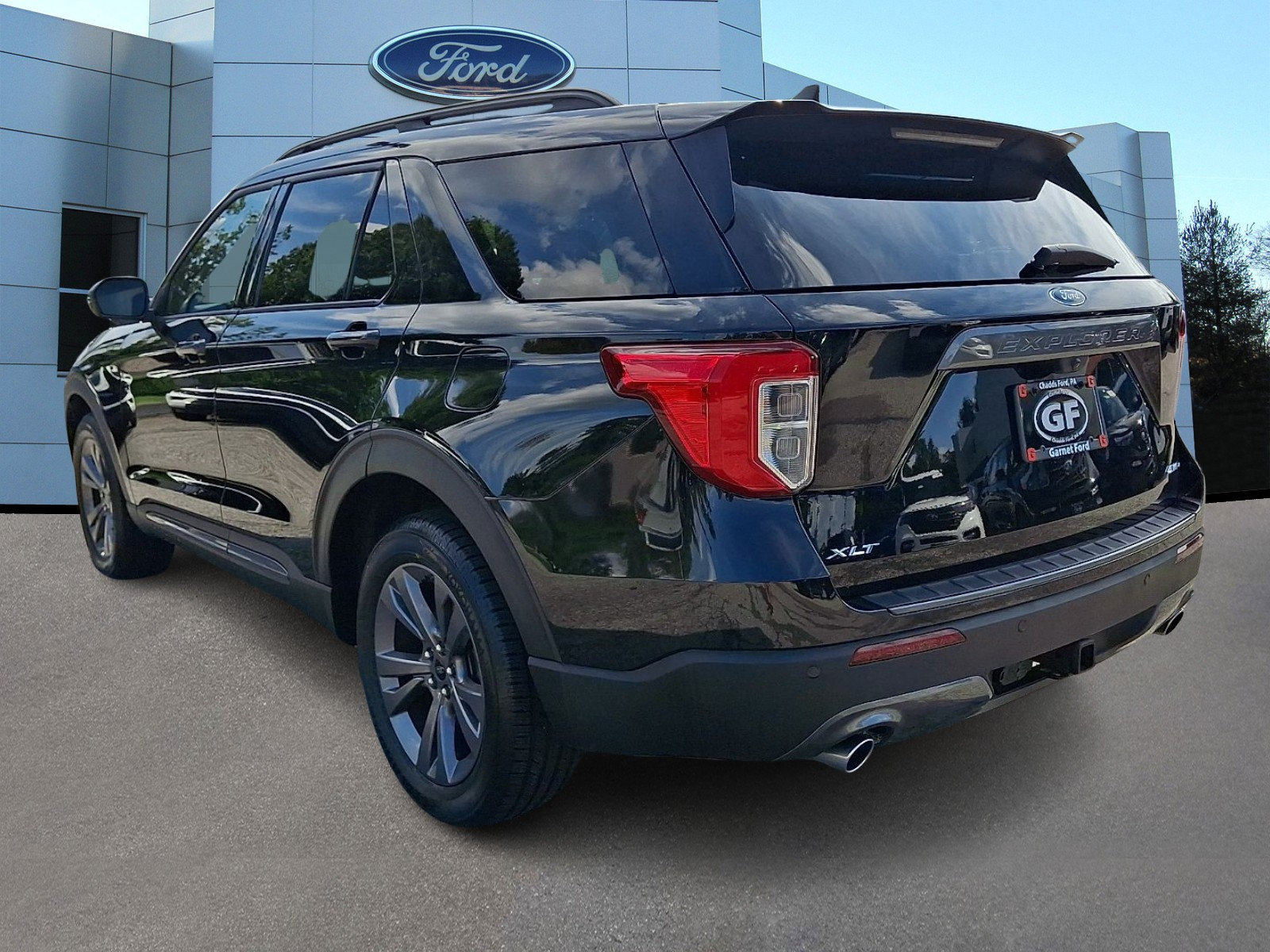 Certified 2023 Ford Explorer XLT w/ Equipment Group 202A AWD/4WD image 5
