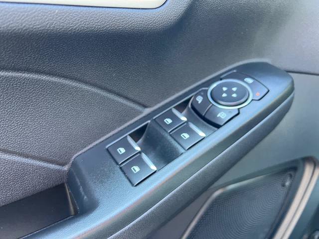 Certified 2022 Ford Escape SE w/ Cold Weather Package AWD/4WD image 17