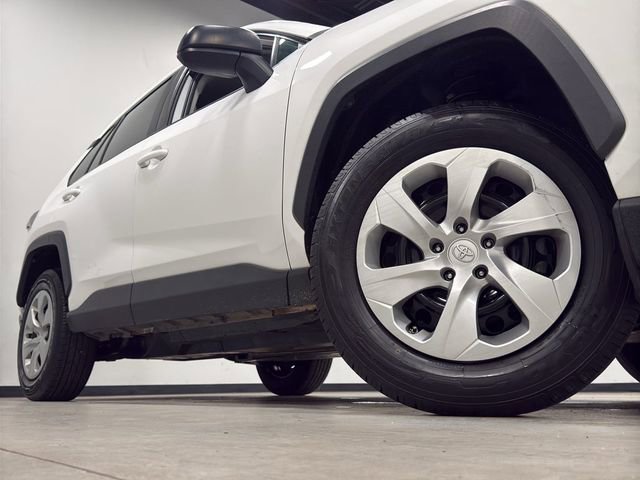Used 2022 Toyota RAV4 LE FWD image 3