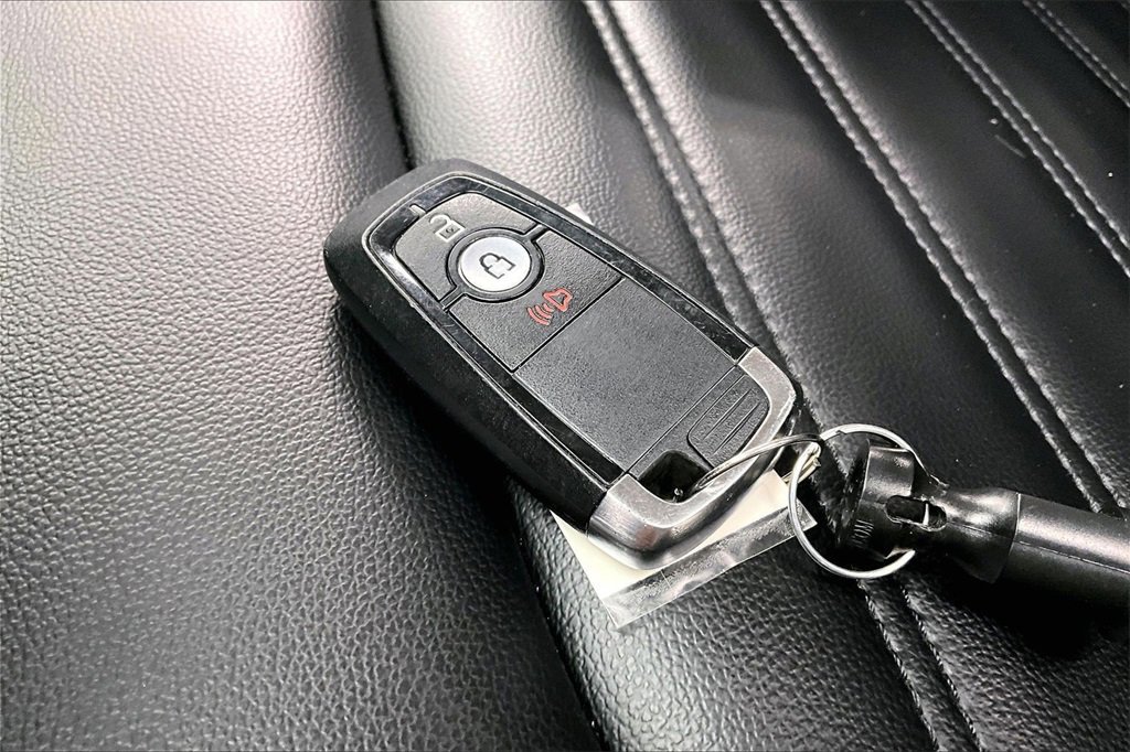 Certified 2023 Ford Edge SEL image 13