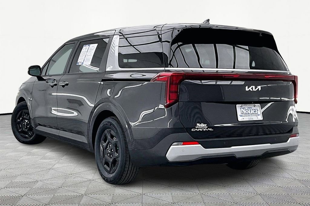 Used 2025 Kia Carnival LXS image 2