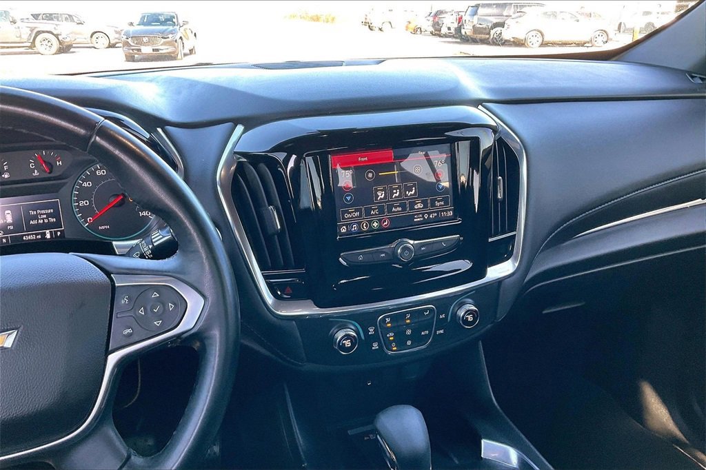Used 2023 Chevrolet Traverse LT image 9