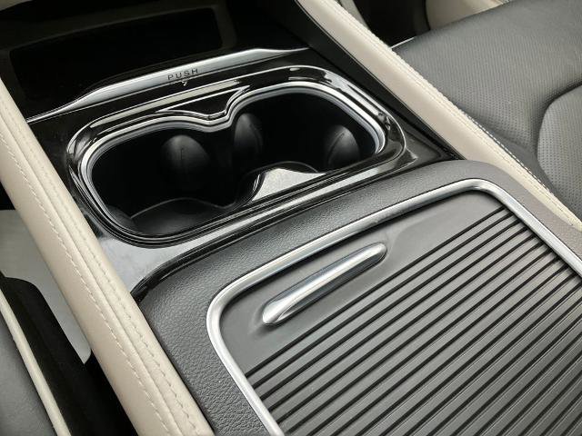 Used 2023 Chrysler Pacifica Limited AWD/4WD image 36