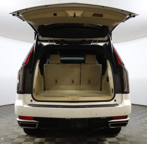 Used 2023 Cadillac Escalade ESV Premium Luxury w/ LPO, Illumination Package image 25