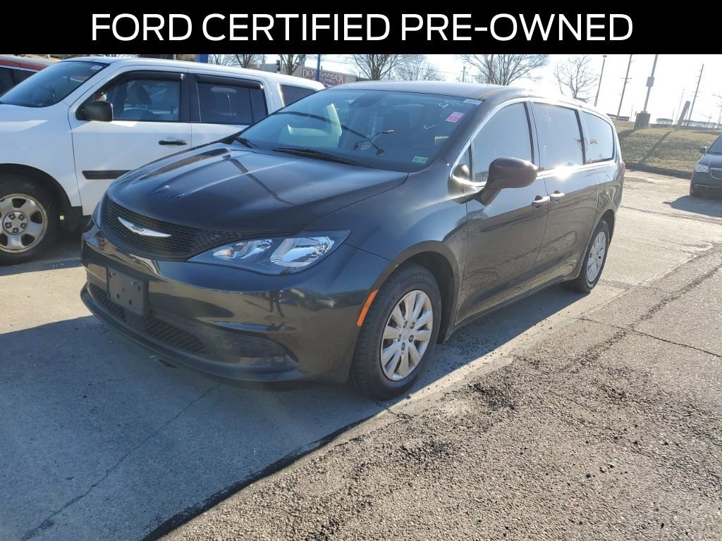 Used 2021 Chrysler Voyager L image 2