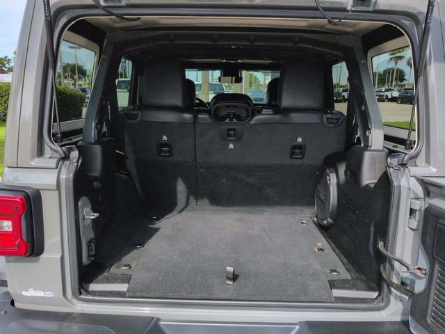 Used 2022 Jeep Wrangler Unlimited Rubicon w/ Xtreme Recon 35" Tire Package AWD/4WD image 13