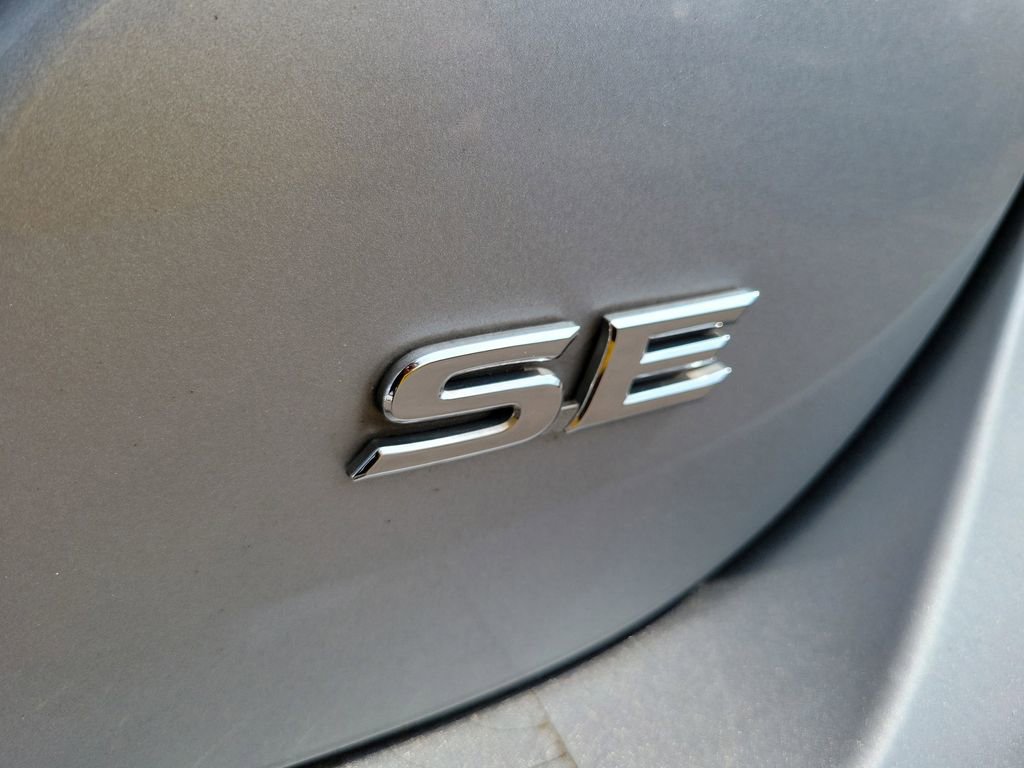 Used 2020 Toyota Camry SE FWD image 7