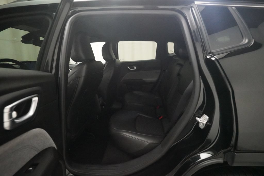 Used 2024 Jeep Compass Latitude AWD/4WD image 15