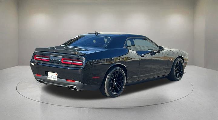 Used 2022 Dodge Challenger R/T Scat Pack w/ Dynamics Package image 2