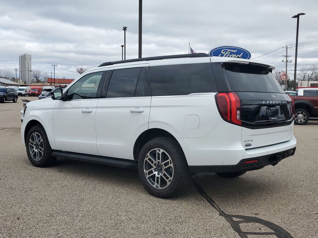 Certified 2025 Ford Expedition Active image 3