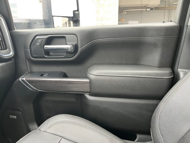Used 2022 Chevrolet Silverado 2500 LTZ w/ LTZ Plus Package AWD/4WD image 2