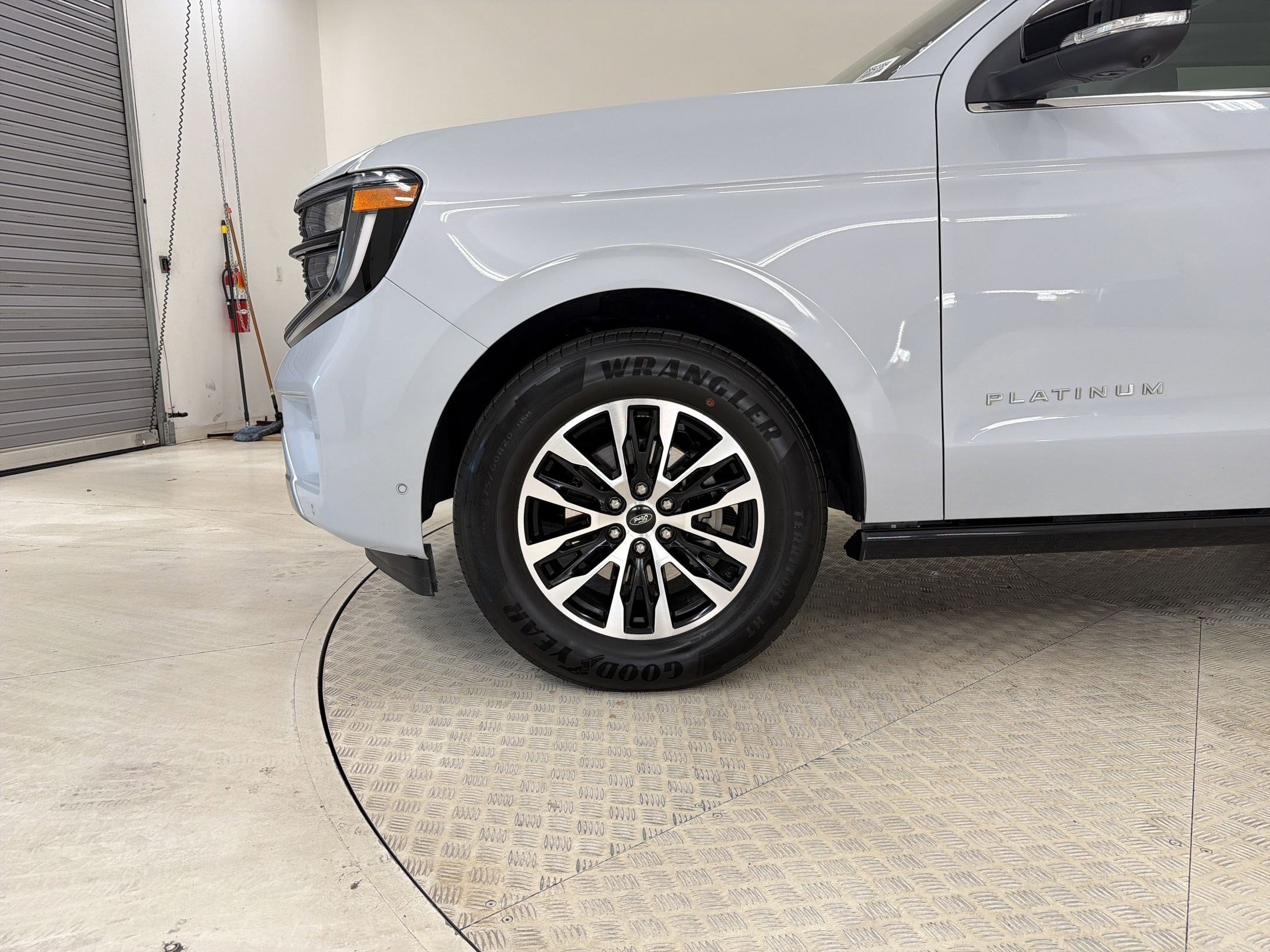 Certified 2025 Ford Expedition Platinum AWD/4WD image 12